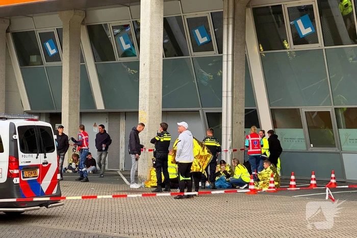 Meerdere supporters onwel in bus hulpdiensten massaal ingezet bij stadion