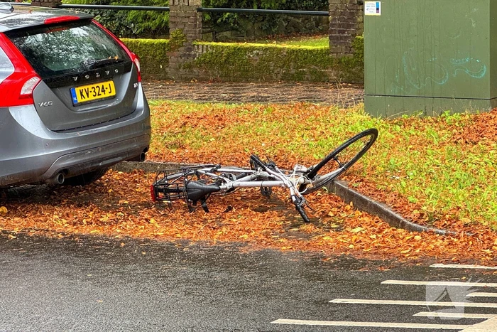 Fietser en automobilist met elkaar in botsing