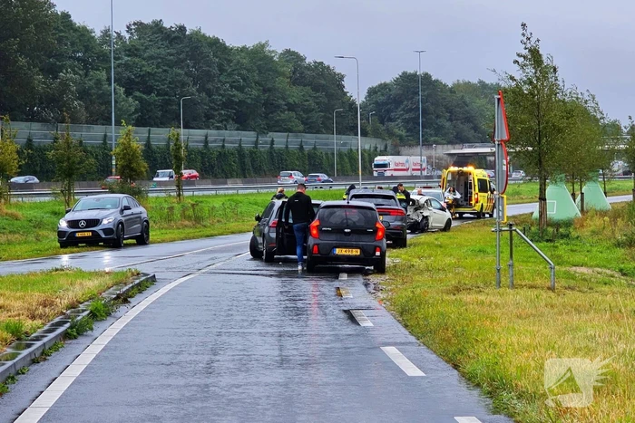Auto's zwaar beschadigd na kop-staartbotsing