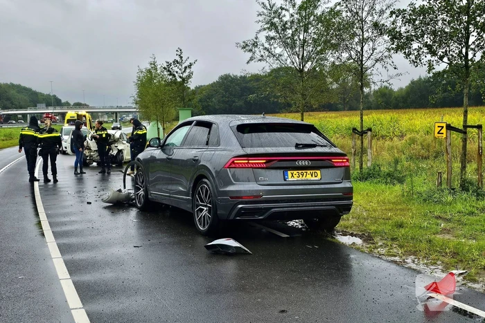 Auto's zwaar beschadigd na kop-staartbotsing