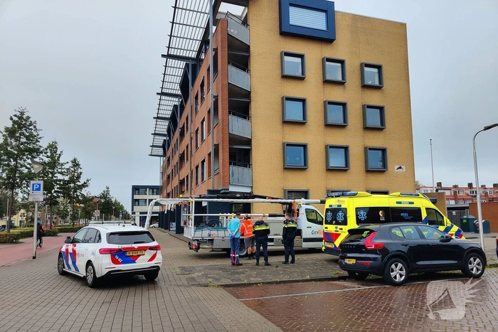 Speed pedelec klapt op zijkant van bestelbus