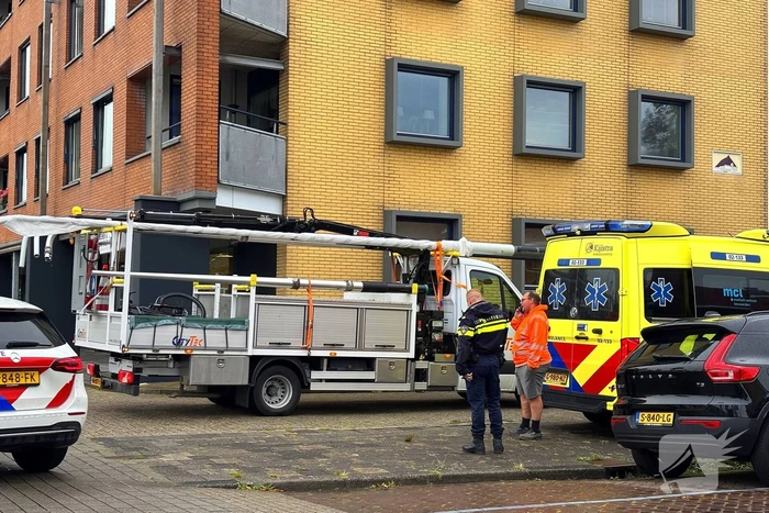 Speed pedelec klapt op zijkant van bestelbus