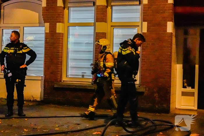 Afvalbrand zorgt voor rookoverlast in woning
