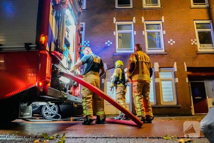 Afvalbrand zorgt voor rookoverlast in woning