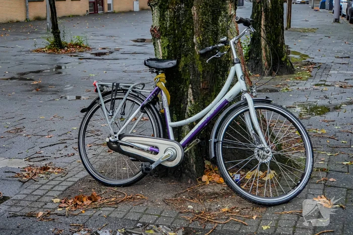 Fietser loopt forse hoofdwond op na aanrijding