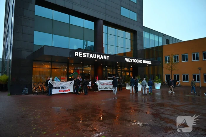 Demonstratie tegen uitbreiding vliegbasis