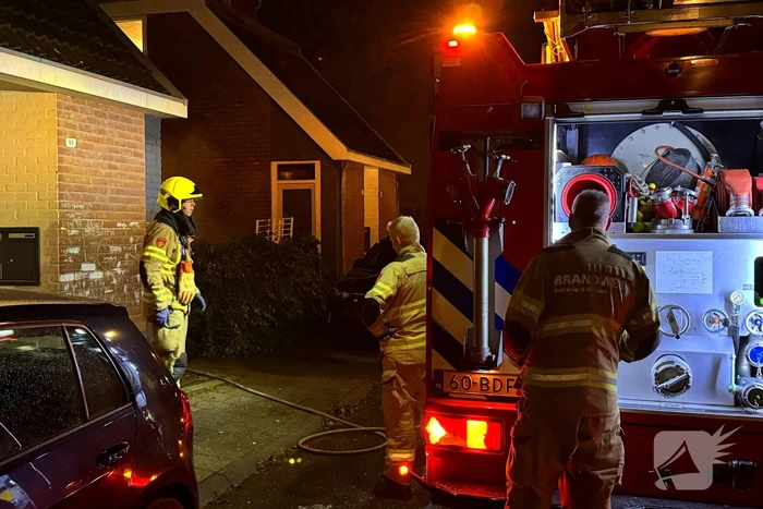 Brandweer blus brand in container