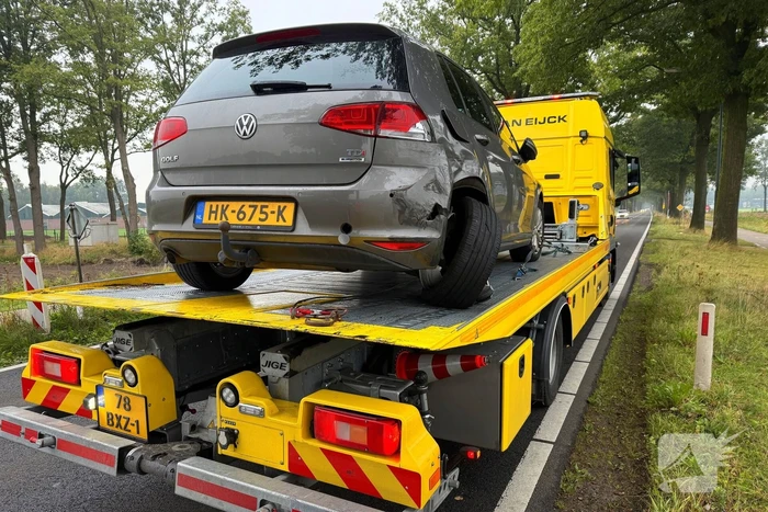 Personenwagens zwaar beschadigd bij botsing