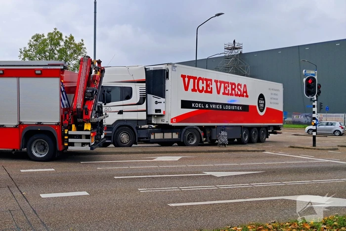 Vrachtwagenchauffeur rijdt vrouw aan