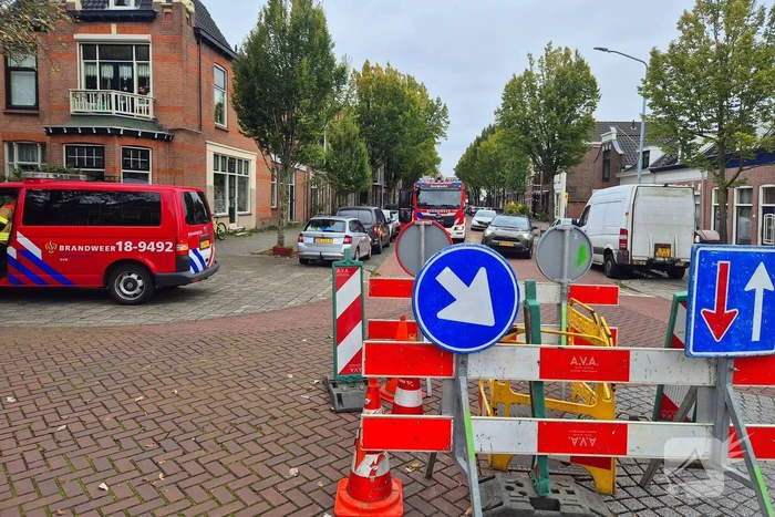 Brandweer ventileert riool na vreemde lucht