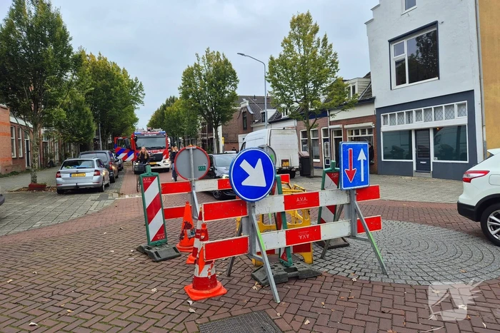 Brandweer ventileert riool na vreemde lucht