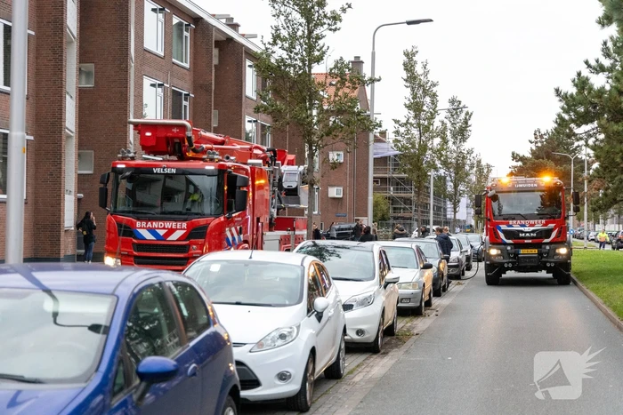 Brandweer blust brand in appartement