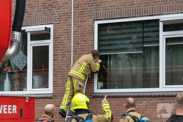 Brandweer blust brand in appartement