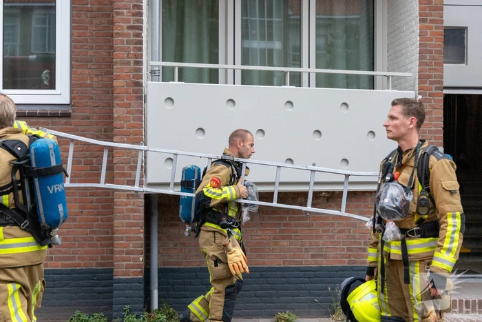 Brandweer blust brand in appartement