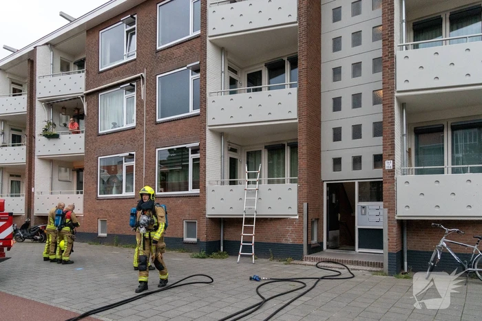 Brandweer blust brand in appartement