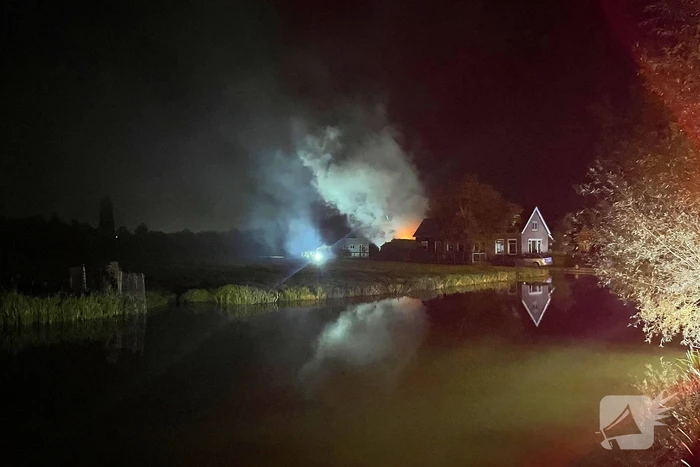 Veel rookontwikkeling bij brand in schuur