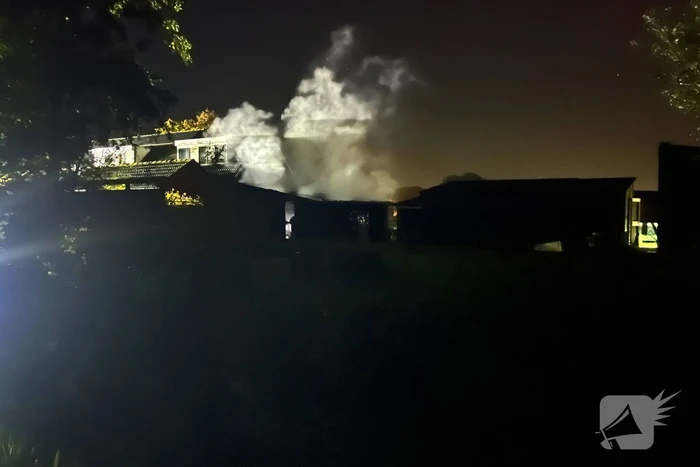 Veel rookontwikkeling bij brand in schuur