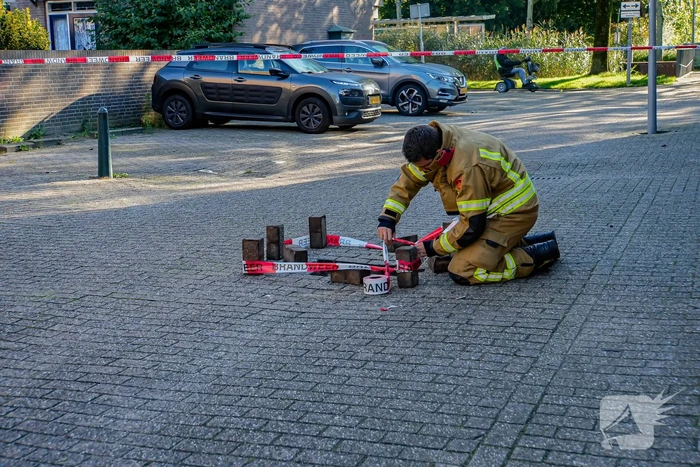 Brandweer ingezet na gat in wegdek