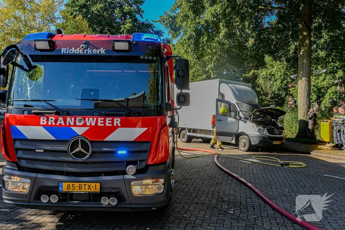 Brand in motorcompartiment van bakwagen