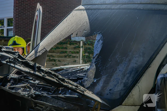 Brand in motorcompartiment van bakwagen