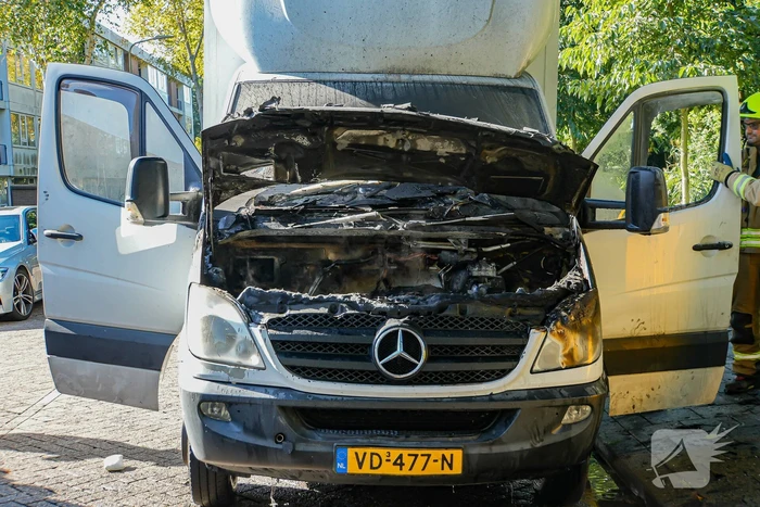 Brand in motorcompartiment van bakwagen