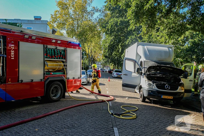Brand in motorcompartiment van bakwagen