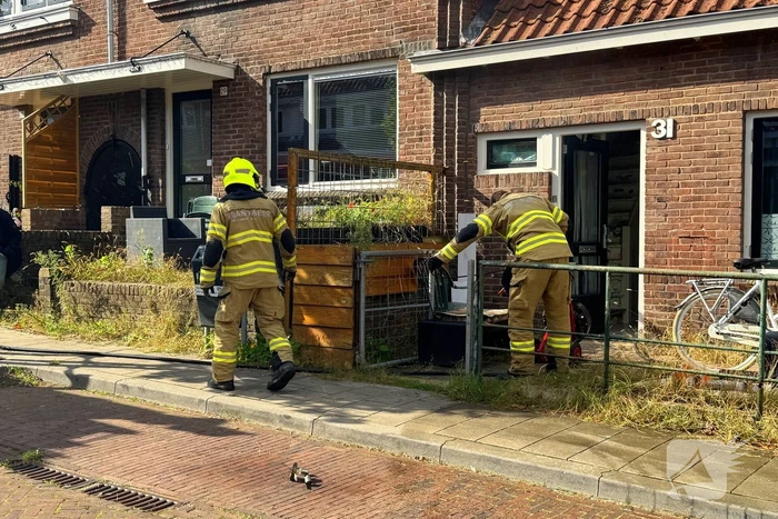 Brand in woonkamer snel onder controle