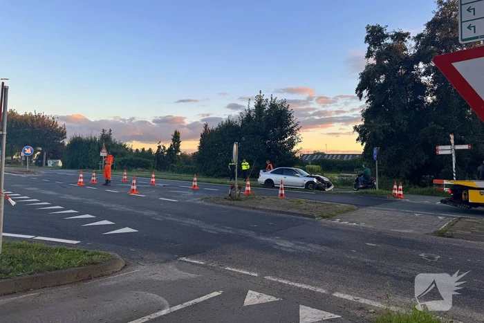 Twee voertuigen fiks beschadigd bij aanrijding