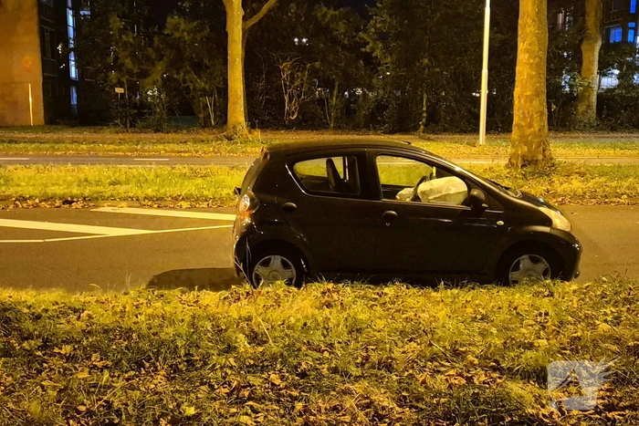 Automobilist met lachgas ramt meerdere objecten