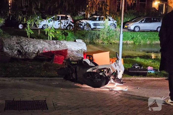 Scootmobieler aangereden door bezorger