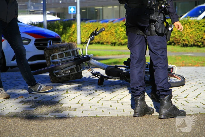 Weer fietser aangereden op bekende rotonde