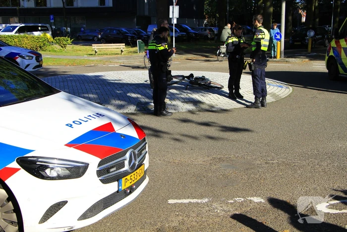 Weer fietser aangereden op bekende rotonde