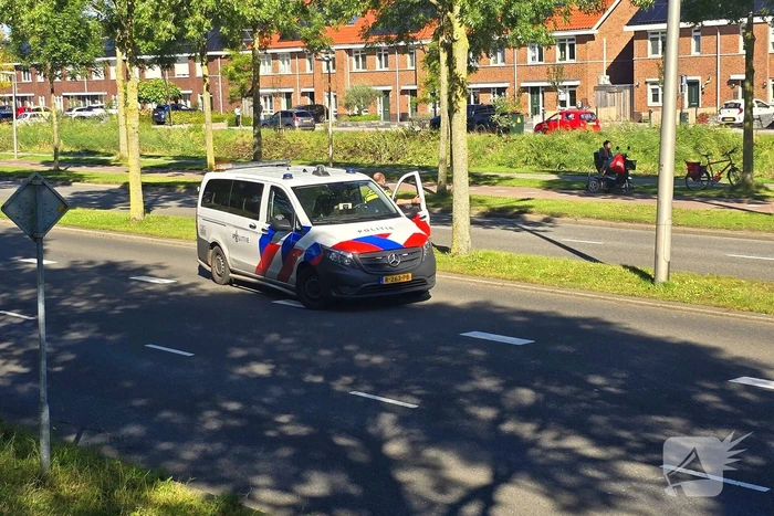 Picnic bezorgwagen vliegt in brand