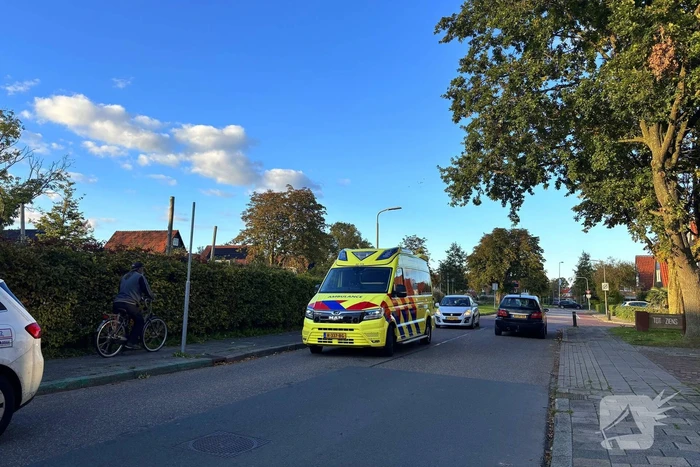 Fietsster gewon bij botsing met auto