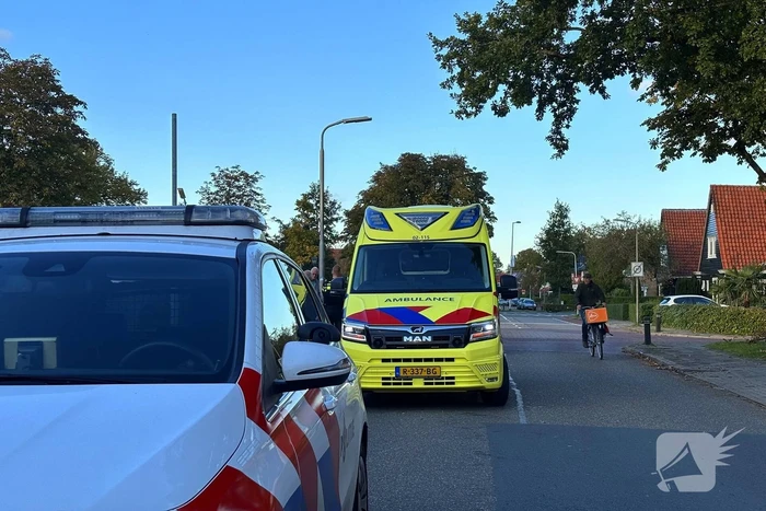 Fietsster gewon bij botsing met auto