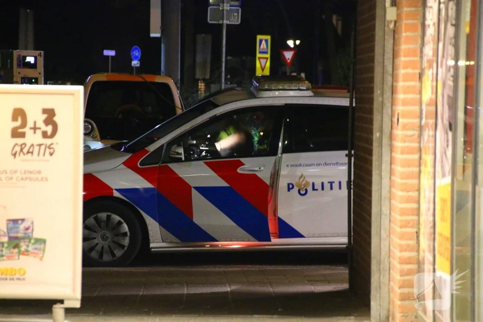 Kruidvat filiaal overvallen, verdachte dreigt met mes