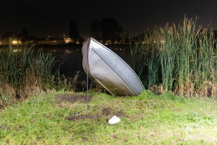 Vier personen ongedeerd na kapseizen bootje