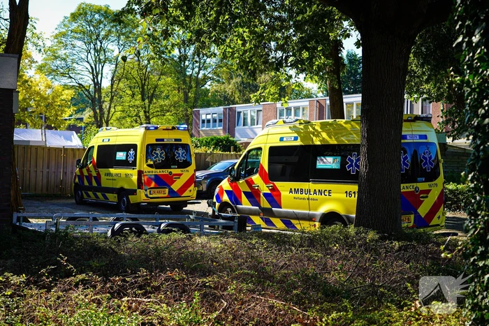 Patiënt met politie en trauma-arts naar ziekenhuis begeleid