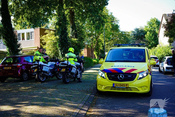 Patiënt met politie en trauma-arts naar ziekenhuis begeleid