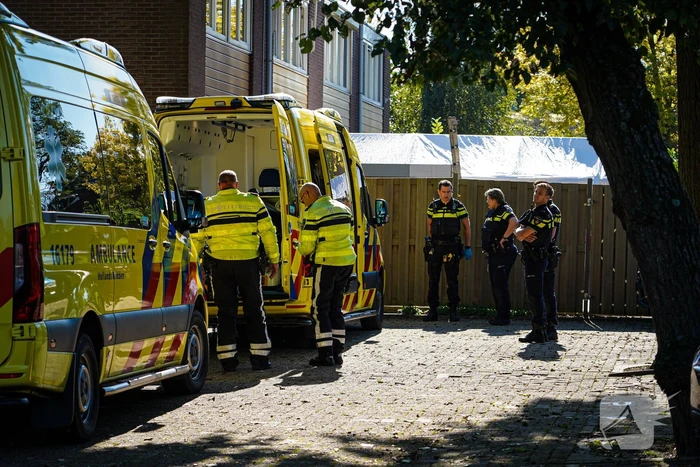 Patiënt met politie en trauma-arts naar ziekenhuis begeleid