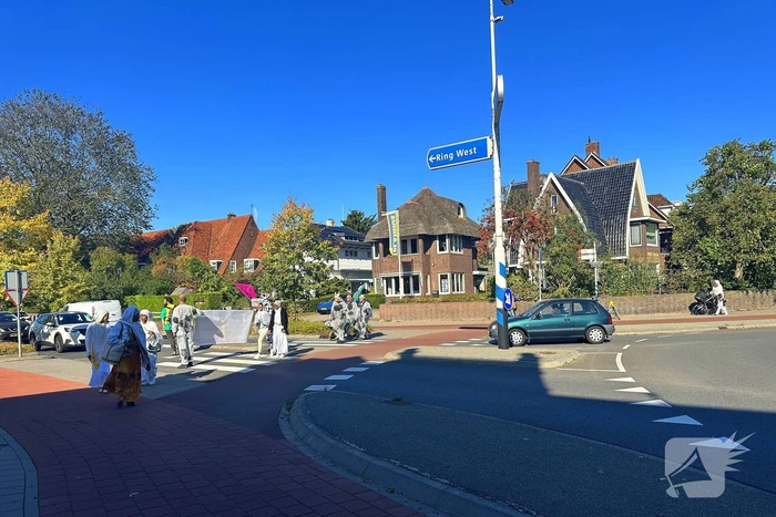 Aandacht vragende demonstranten hinderen verkeer