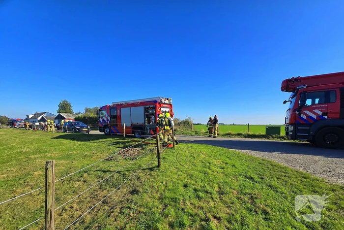 Brandweer schaalt op bij brand in loods