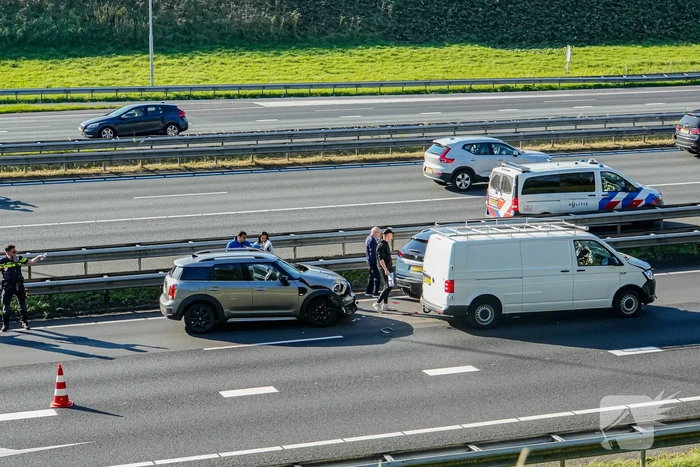 Rijbanen afgesloten wegens ongeval met meerdere voertuigen