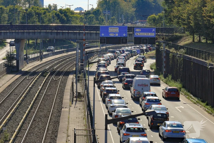 Verkeersinfarct rond Amsterdam door afsluiting snelweg