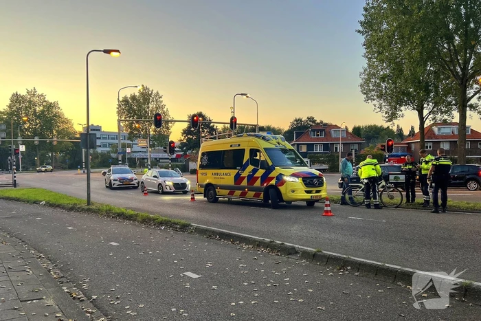 Bezorger op fiets gewond bij aanrijding met auto