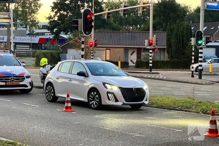 Bezorger op fiets gewond bij aanrijding met auto