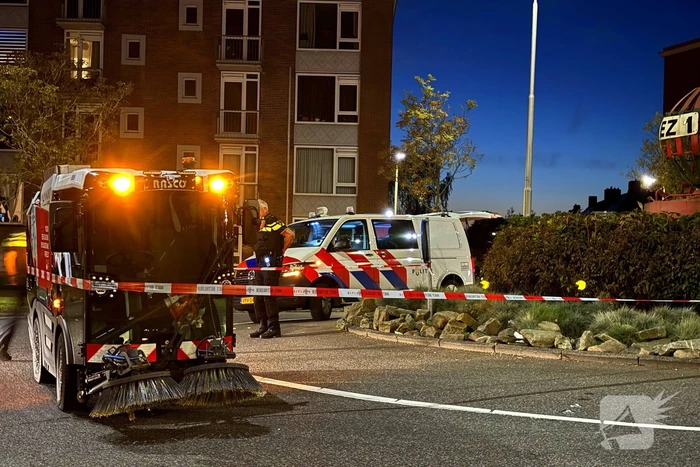 Defecte veegwagen op rotonde achtergelaten
