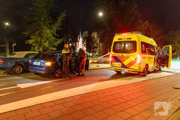 Geparkeerde auto loopt flinke schade bij ongeval