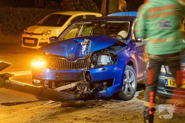 Geparkeerde auto loopt flinke schade bij ongeval