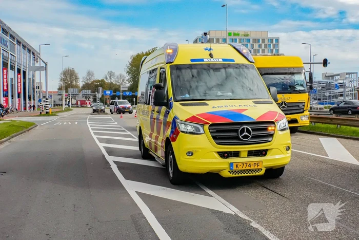 Twee voertuigen botsen achterop elkaar